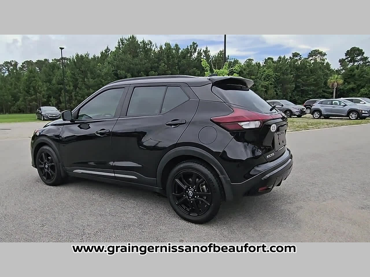 2023 Nissan Kicks SR