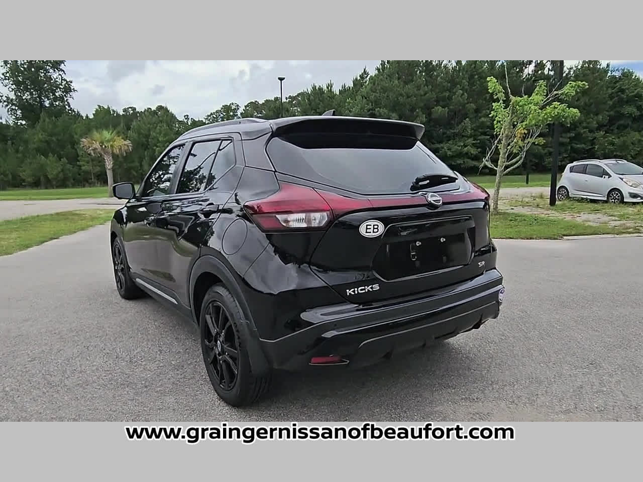 2023 Nissan Kicks SR