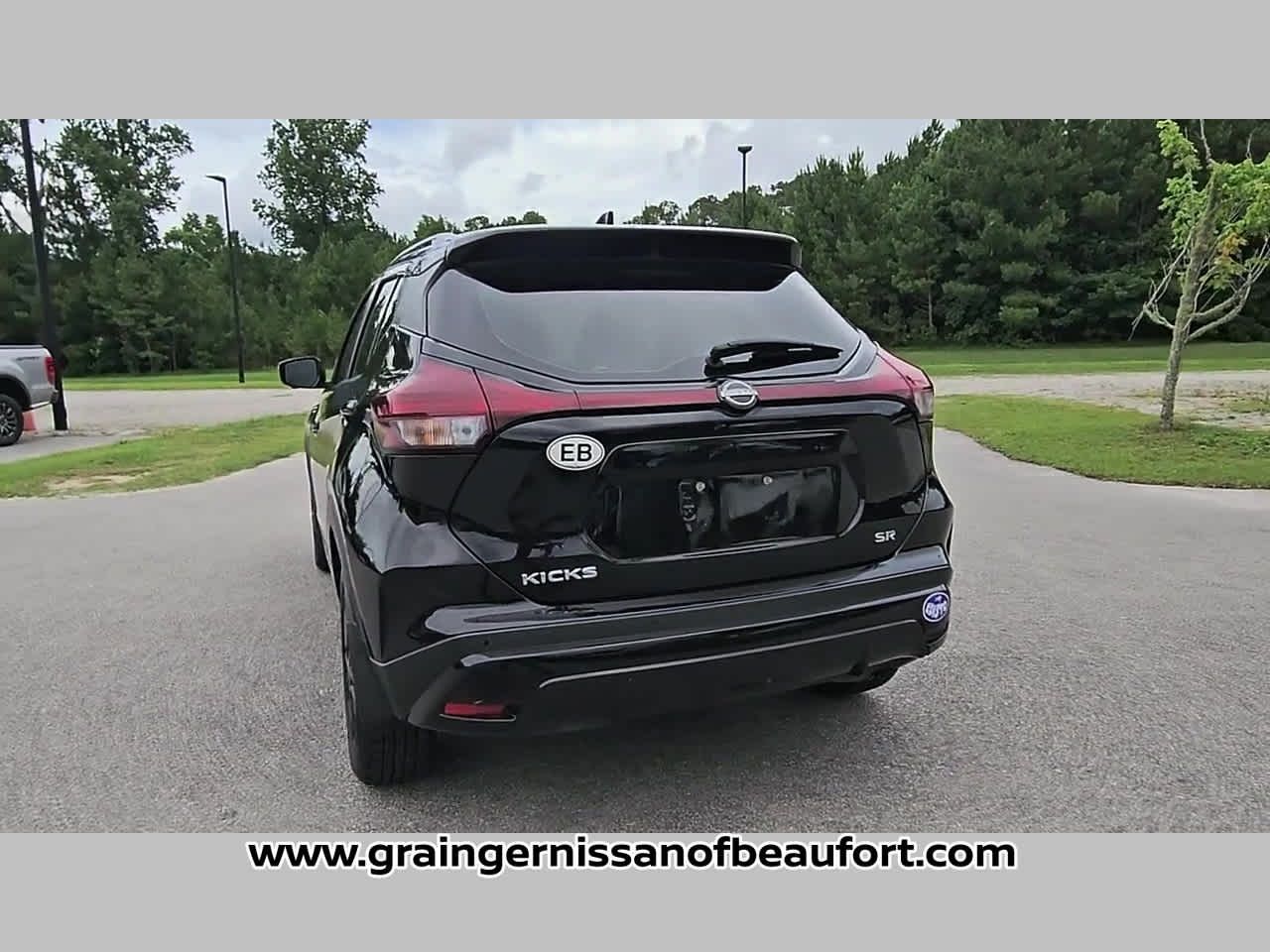 2023 Nissan Kicks SR
