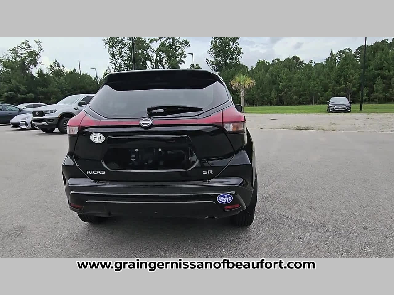 2023 Nissan Kicks SR