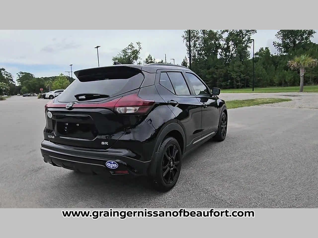 2023 Nissan Kicks SR