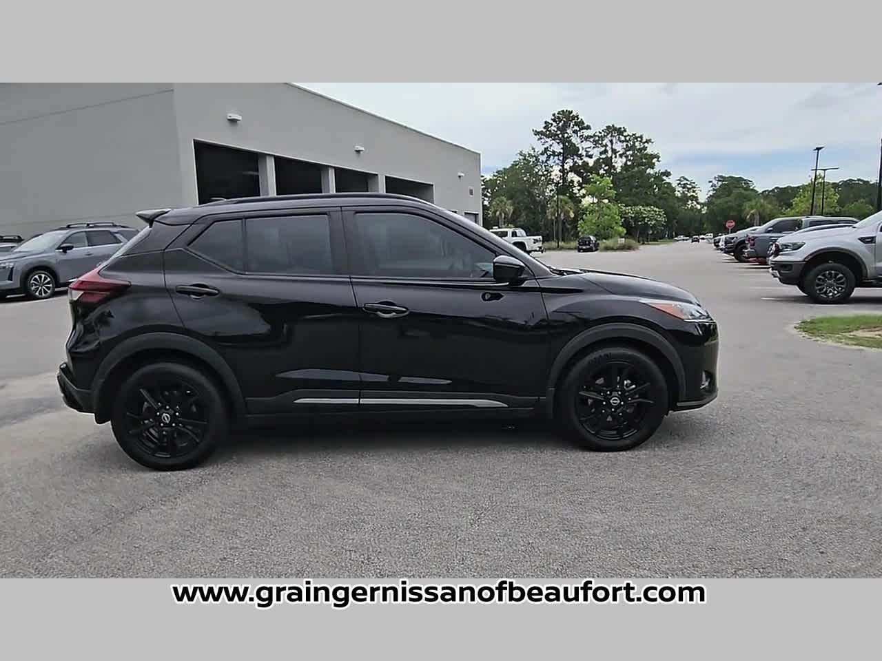 2023 Nissan Kicks SR