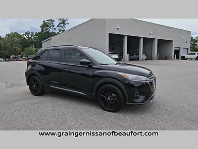 2023 Nissan Kicks SR