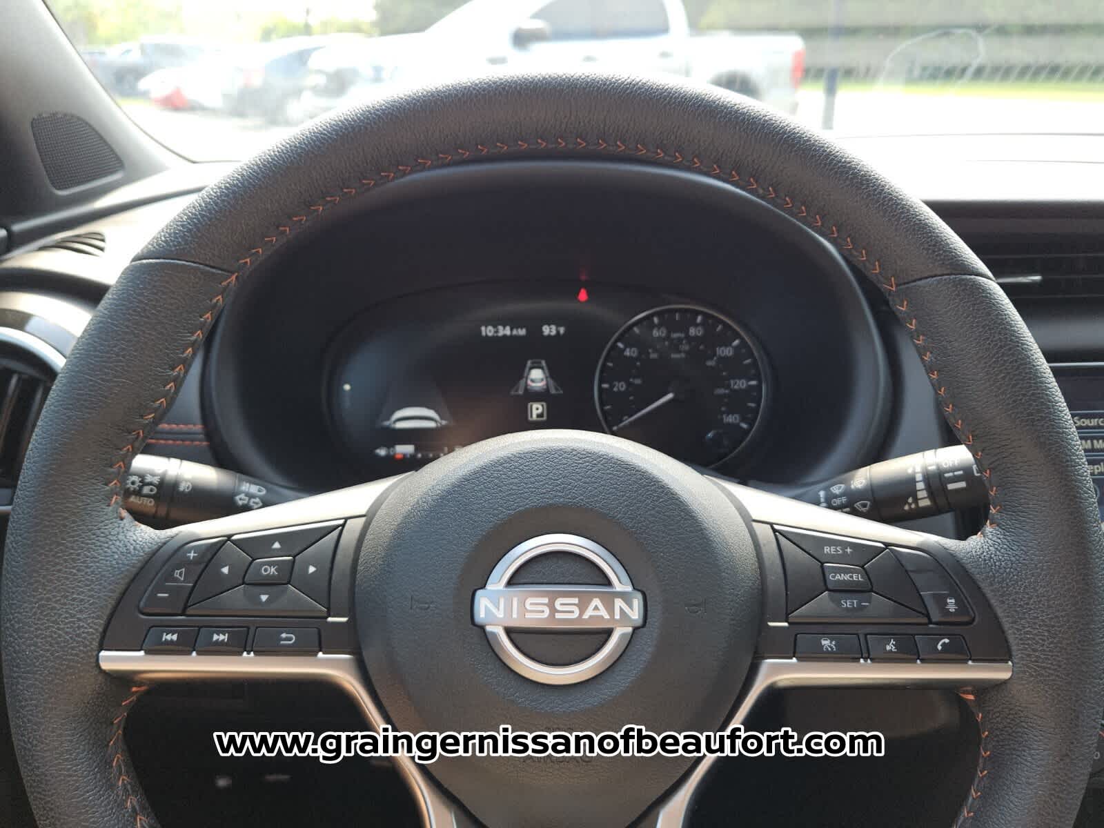 2024 Nissan Kicks SR