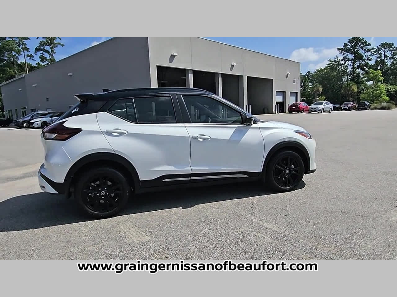 2024 Nissan Kicks SR