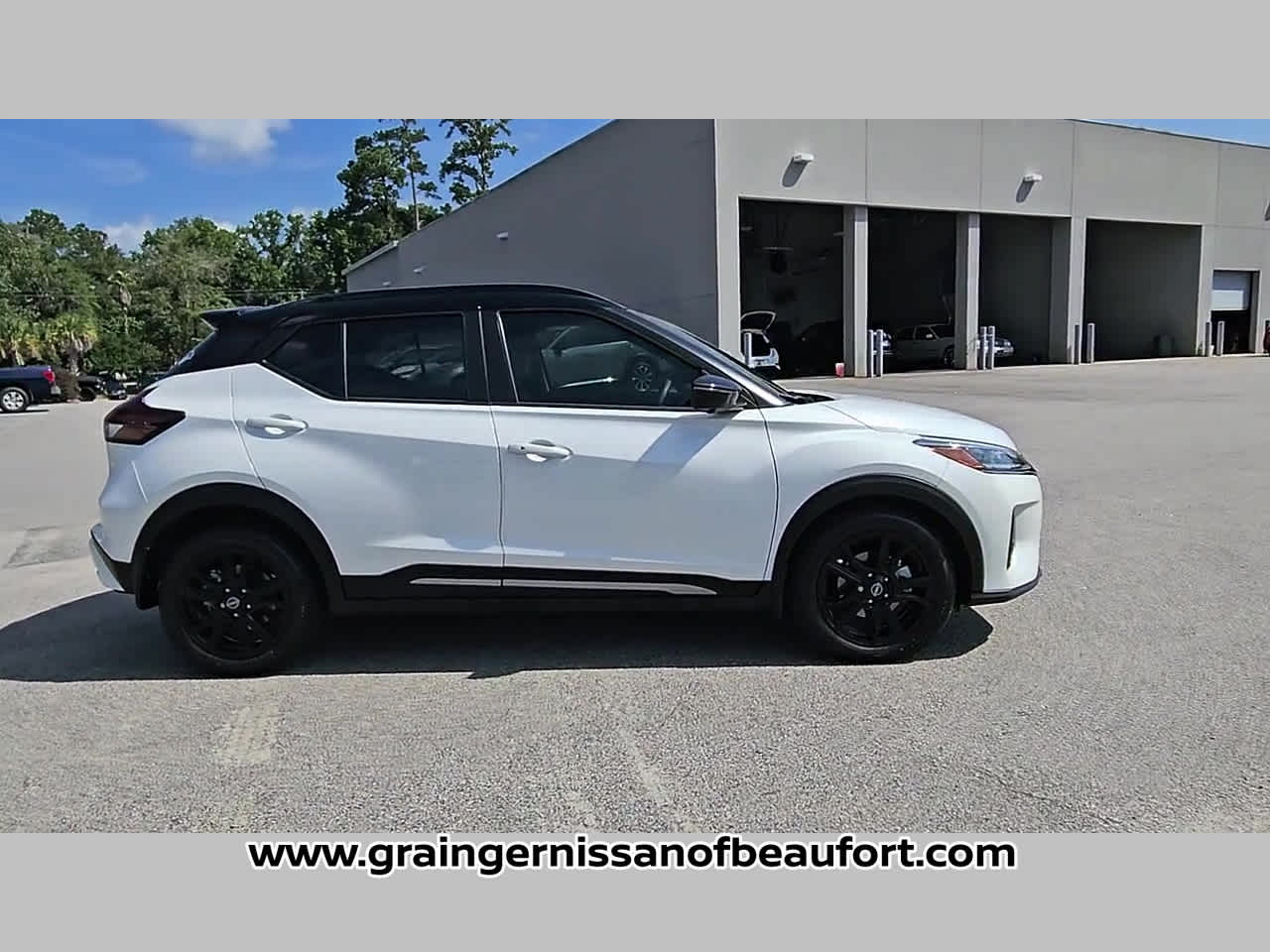 2024 Nissan Kicks SR