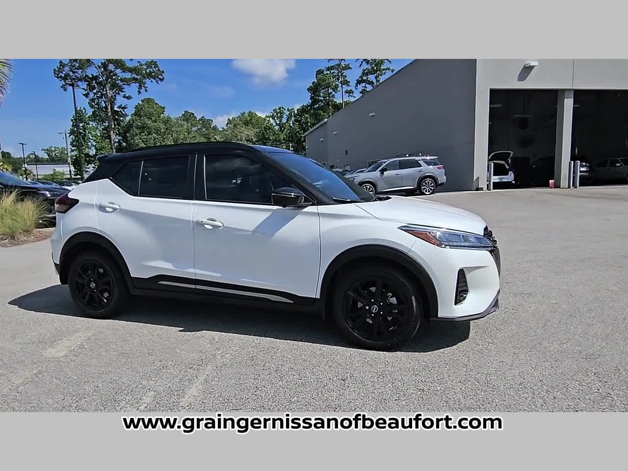 2024 Nissan Kicks SR