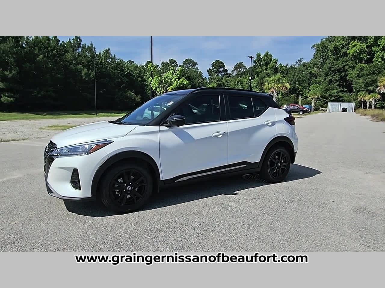 2024 Nissan Kicks SR