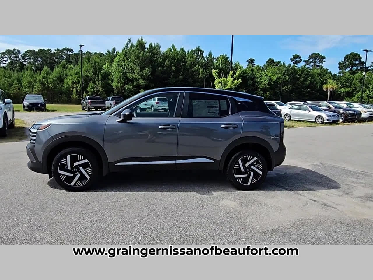 2025 Nissan Kicks SV