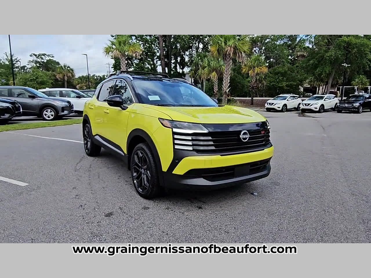 2025 Nissan Kicks SR