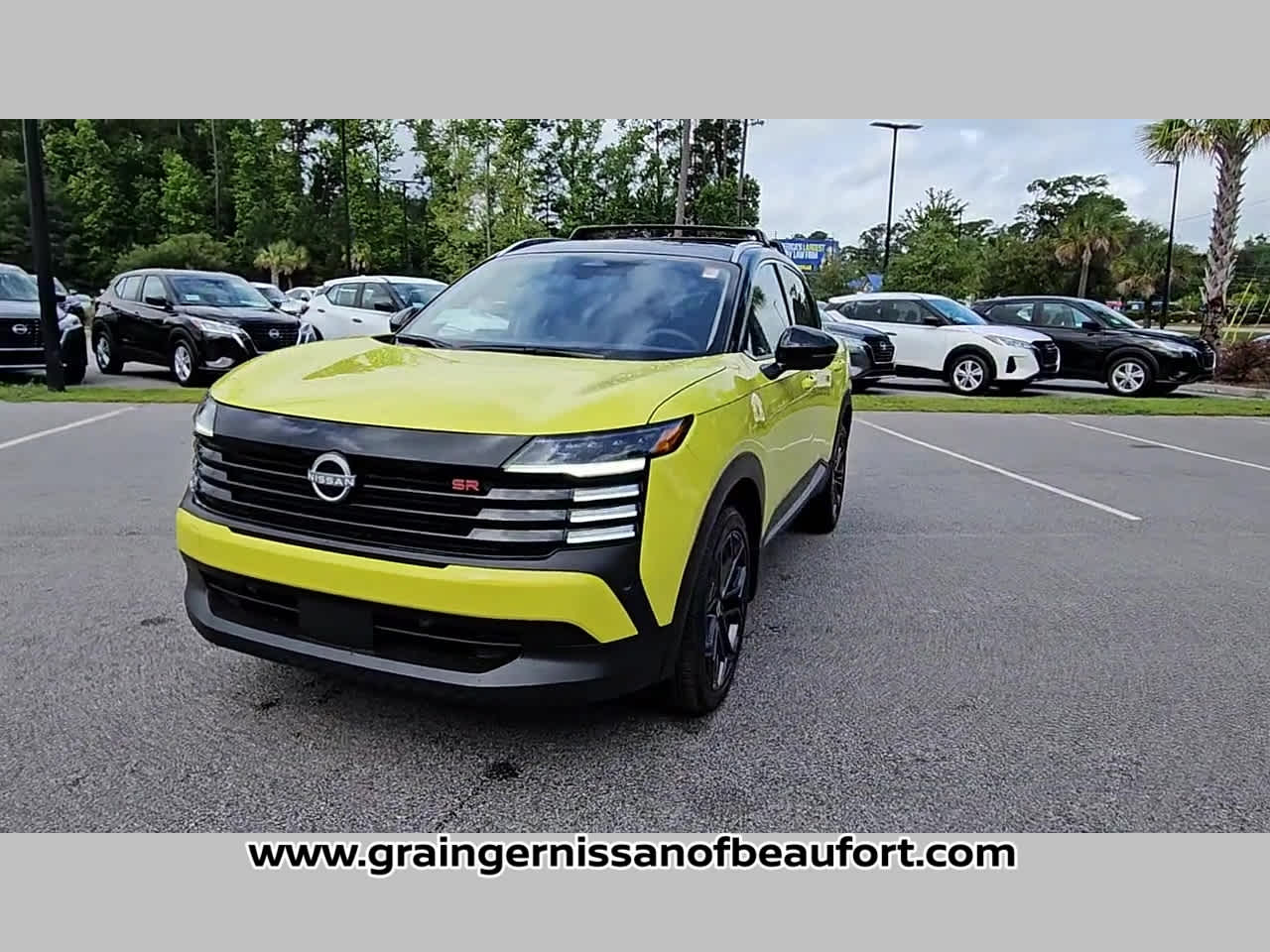 2025 Nissan Kicks SR