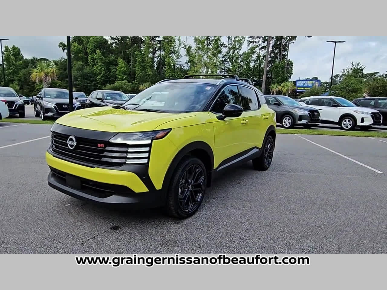 2025 Nissan Kicks SR