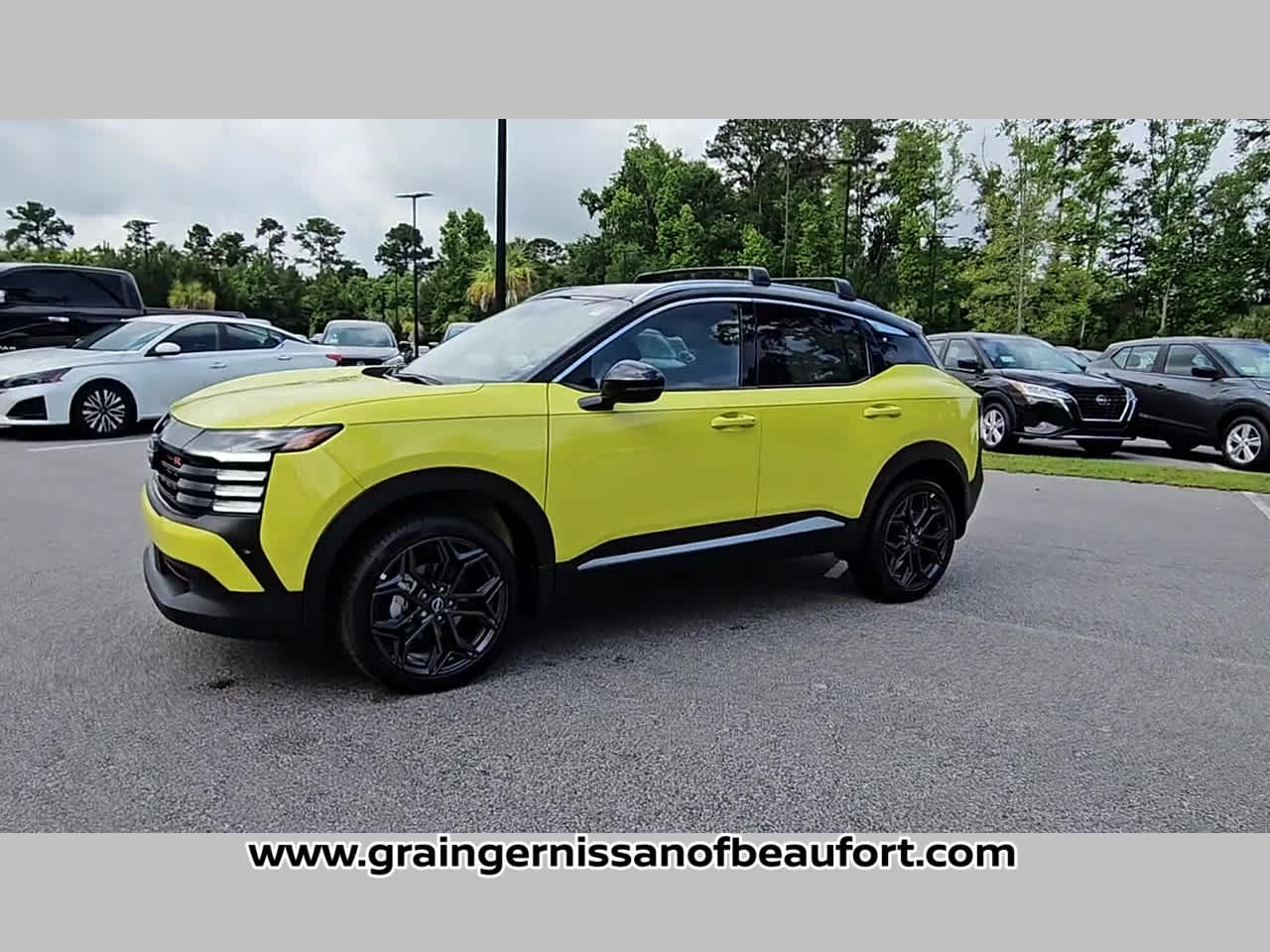 2025 Nissan Kicks SR