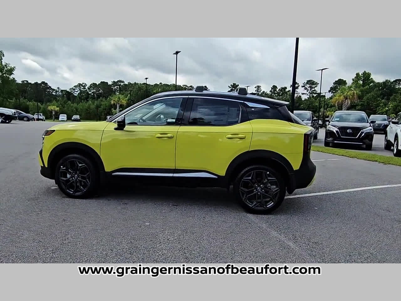 2025 Nissan Kicks SR