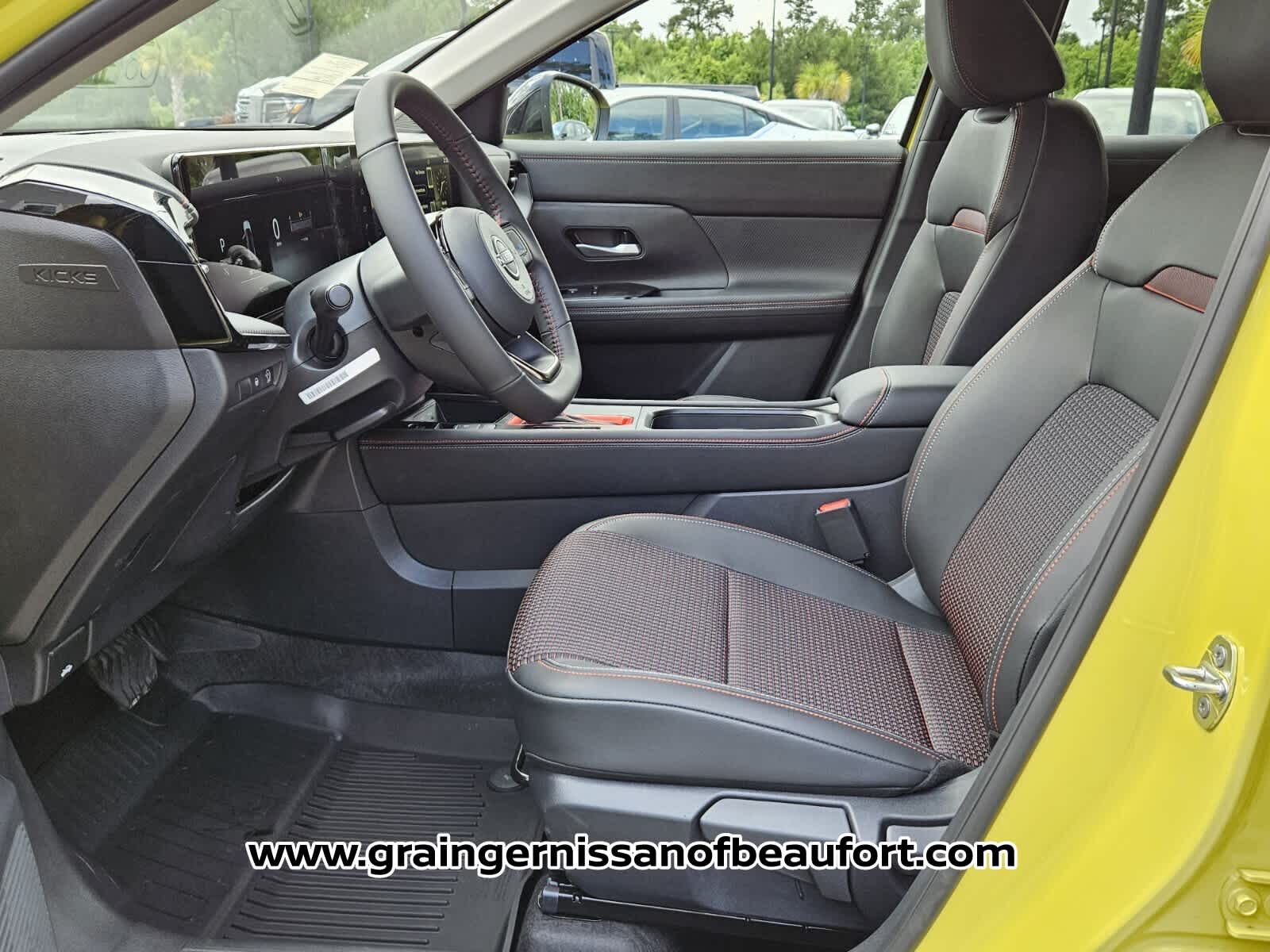 2025 Nissan Kicks SR