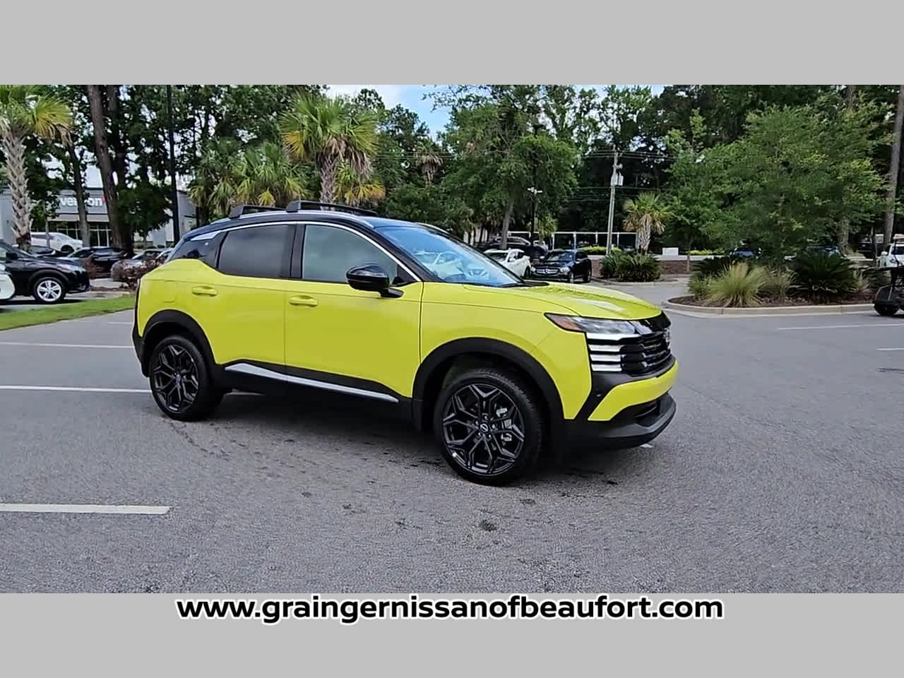 2025 Nissan Kicks SR