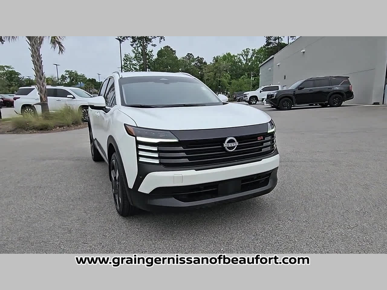 2025 Nissan Kicks SR
