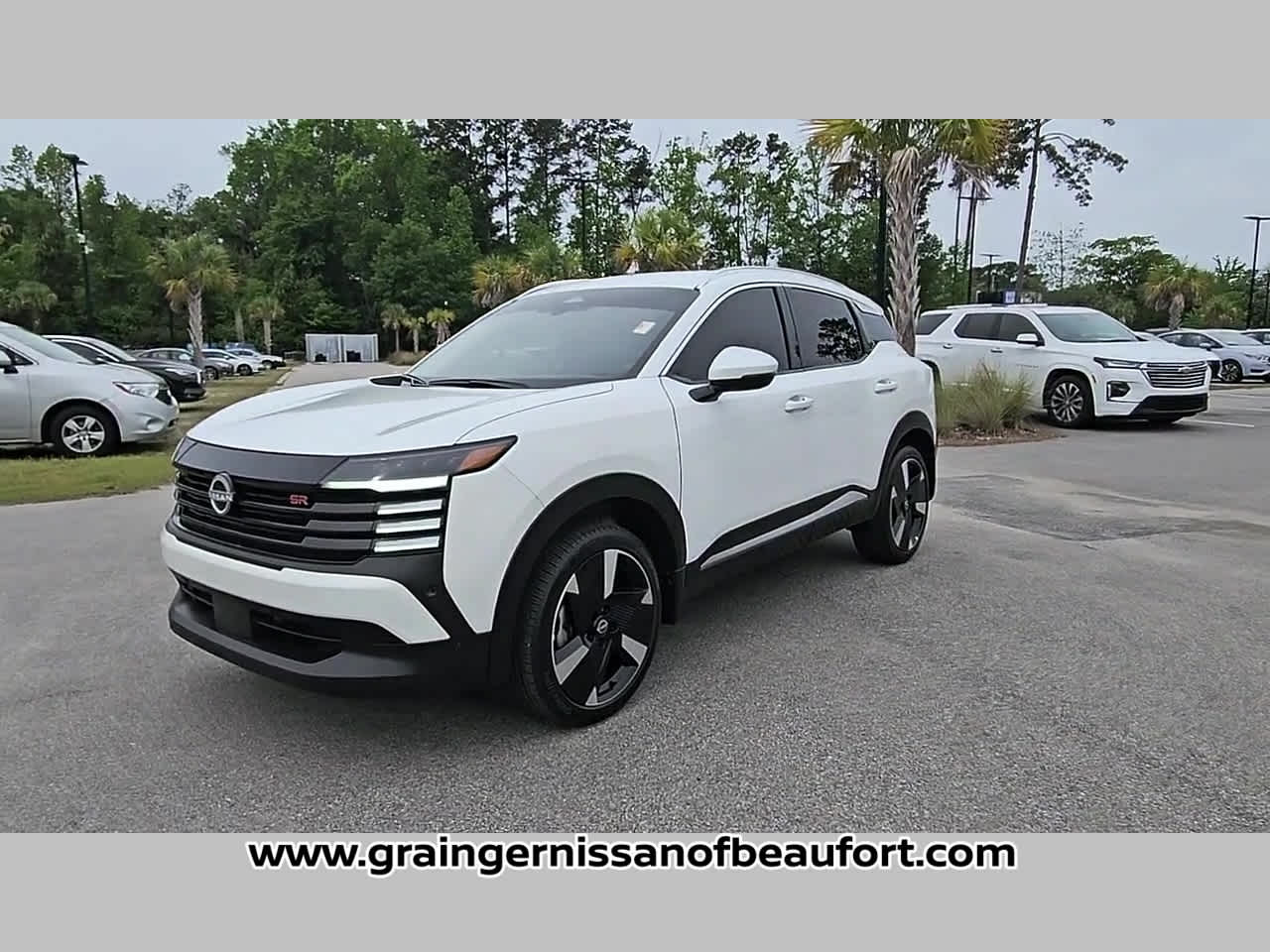2025 Nissan Kicks SR