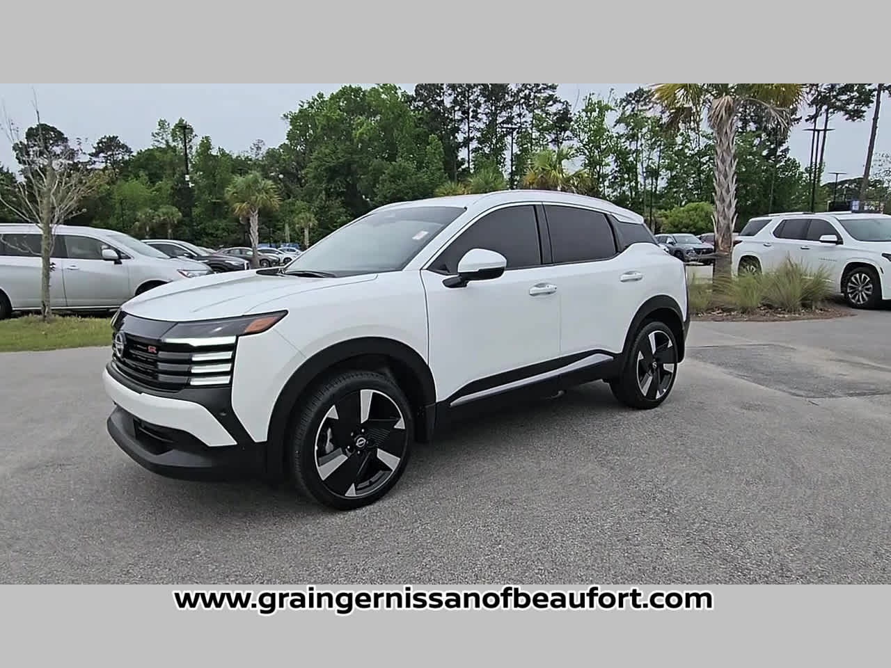 2025 Nissan Kicks SR