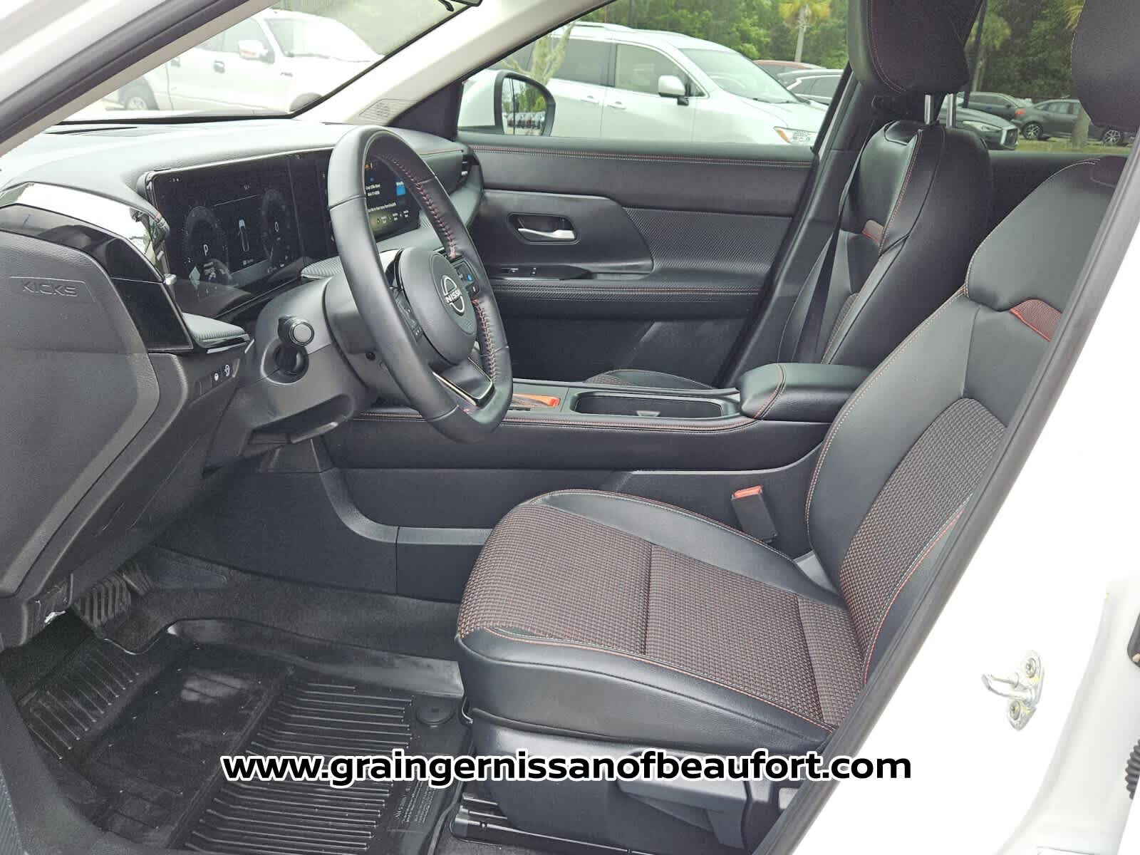 2025 Nissan Kicks SR
