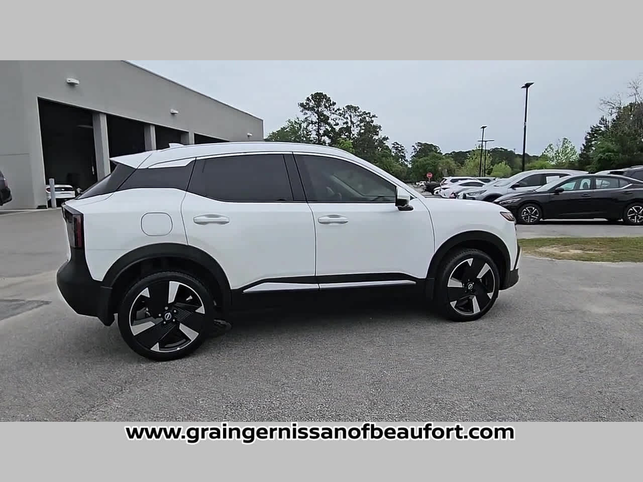 2025 Nissan Kicks SR