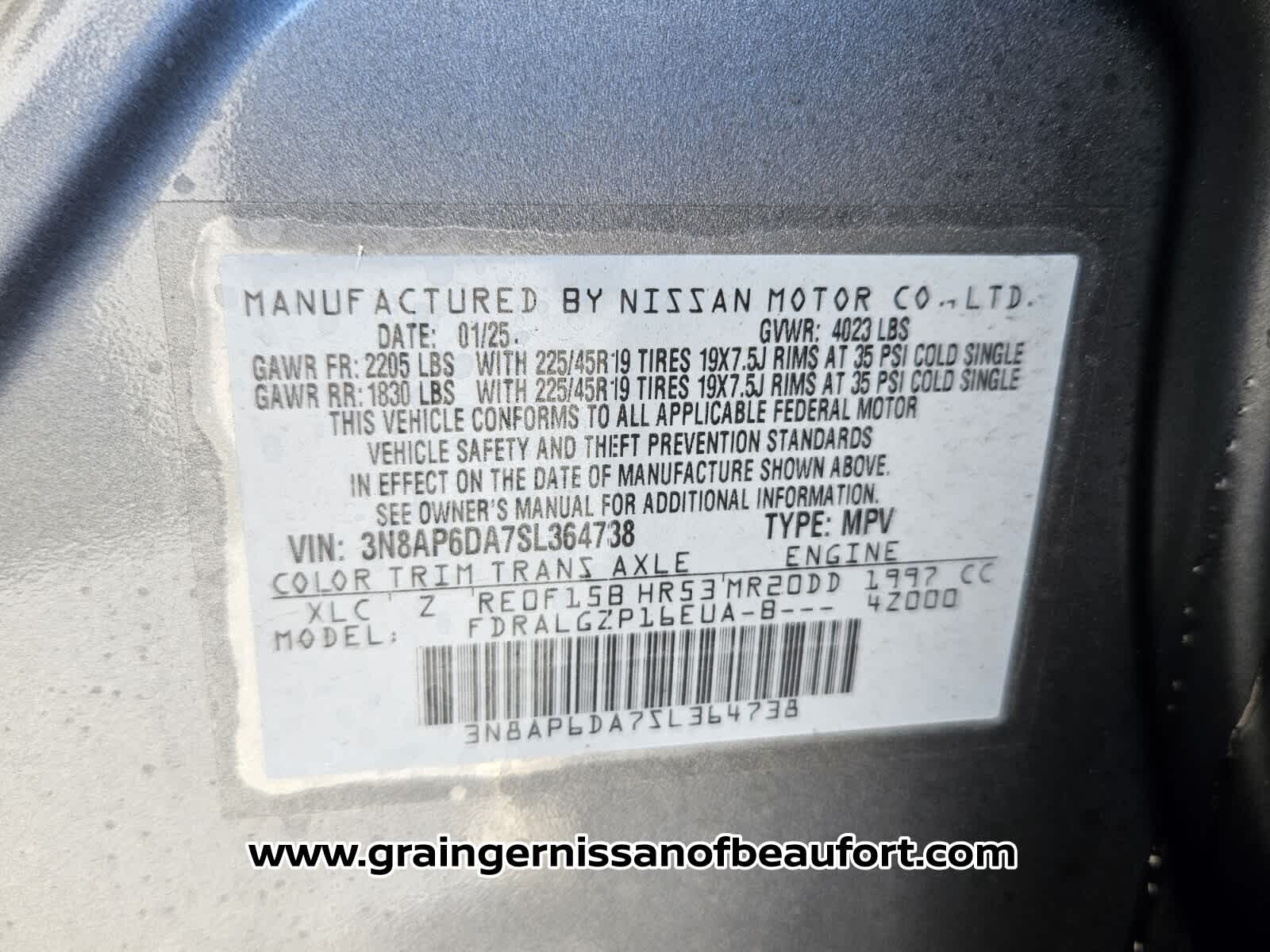 2025 Nissan Kicks SR