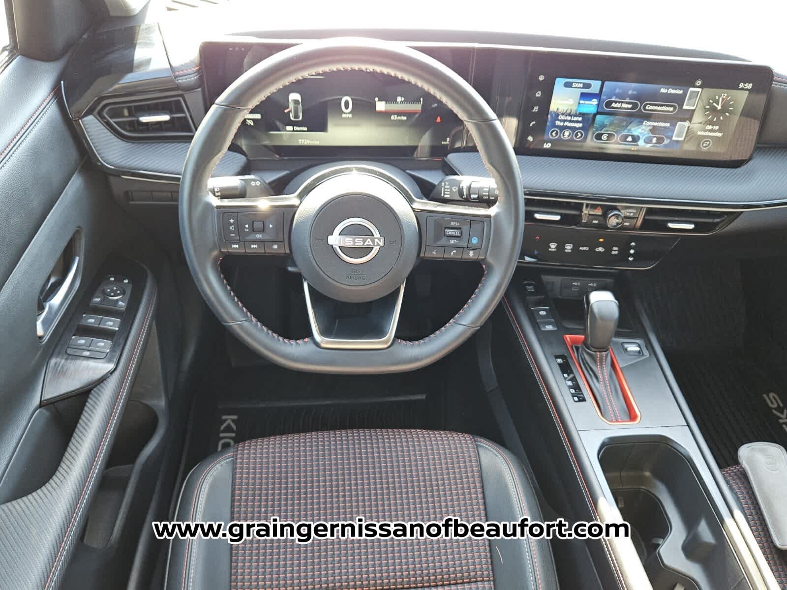 2025 Nissan Kicks SR