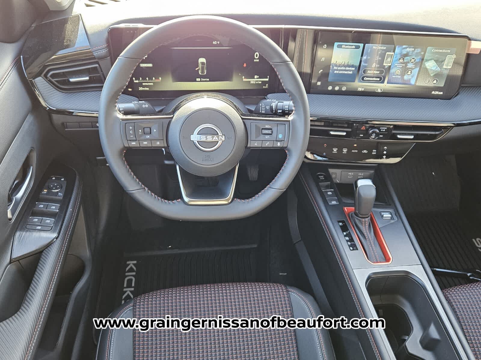 2026 Nissan Kicks SR