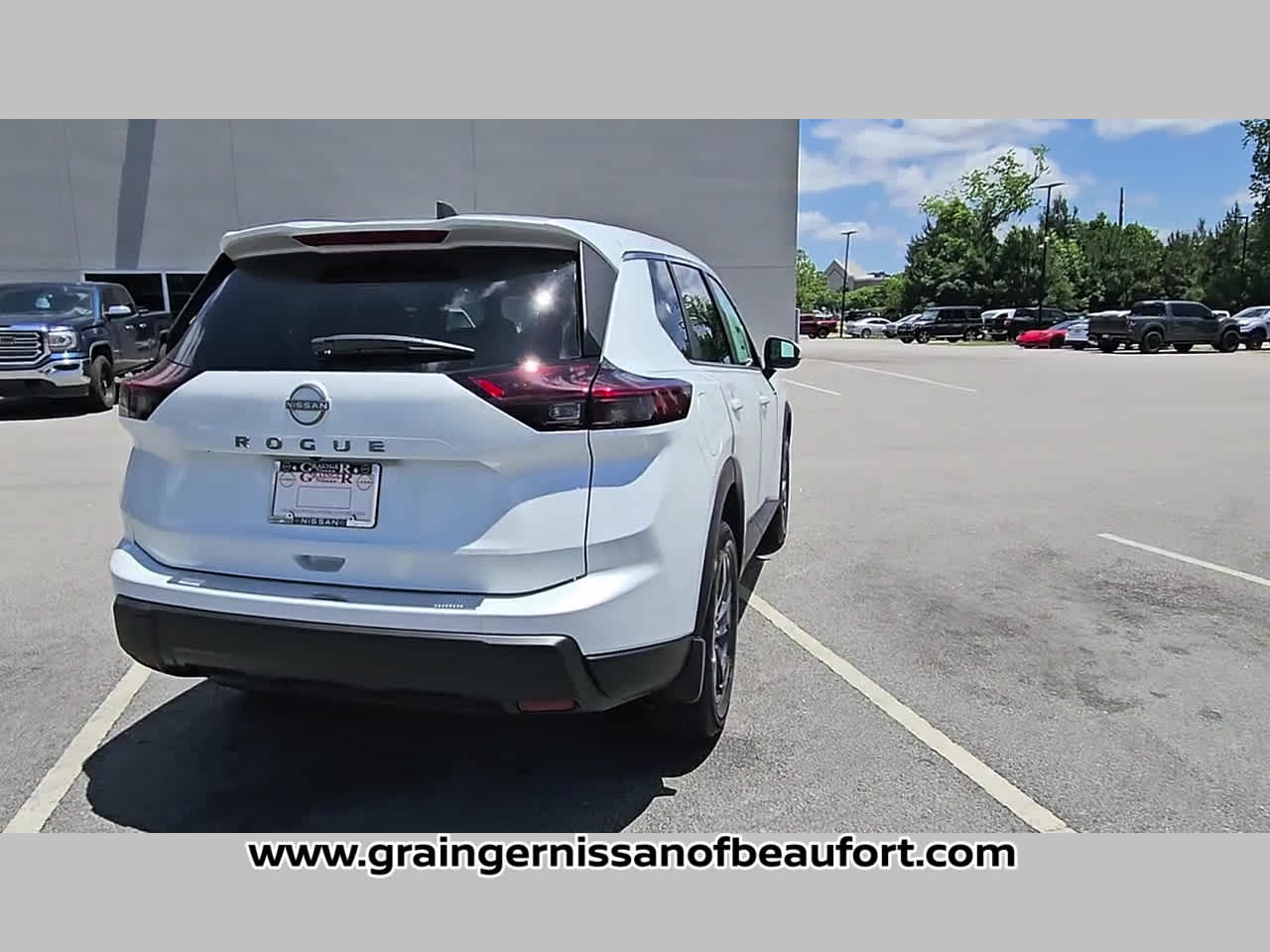 2026 Nissan Rogue SV