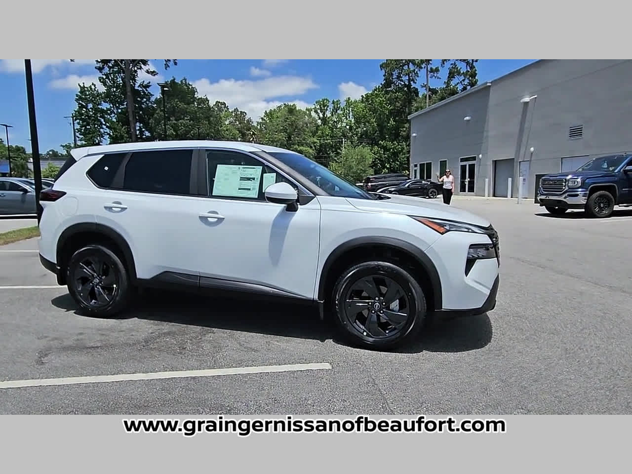 2026 Nissan Rogue SV