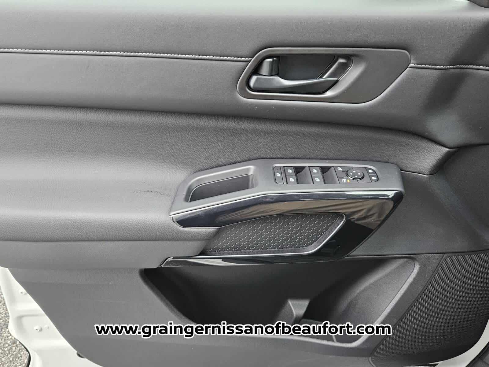 2026 Nissan Pathfinder S