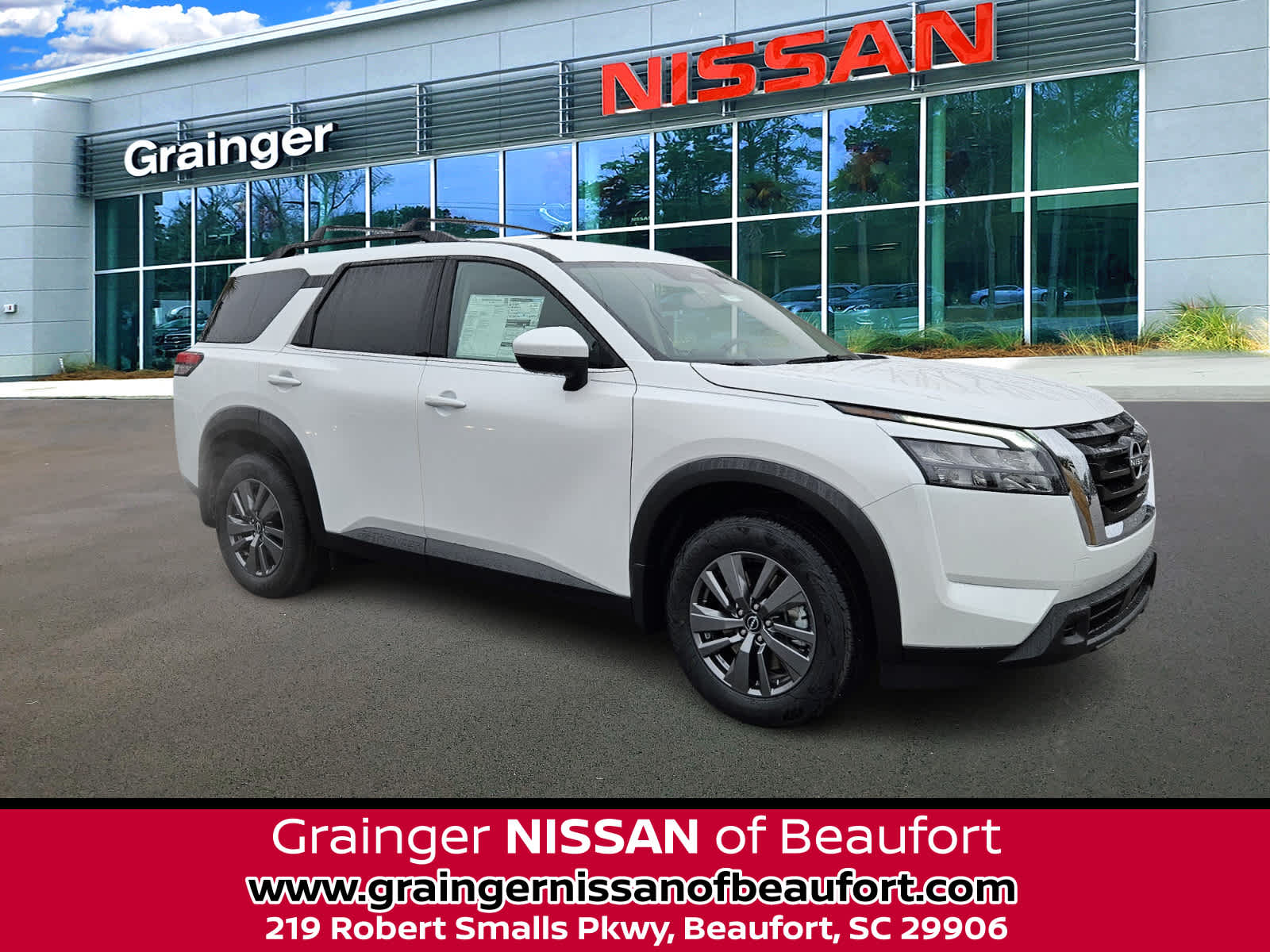 2025 Nissan Pathfinder SV