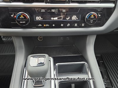 2025 Nissan Pathfinder SV