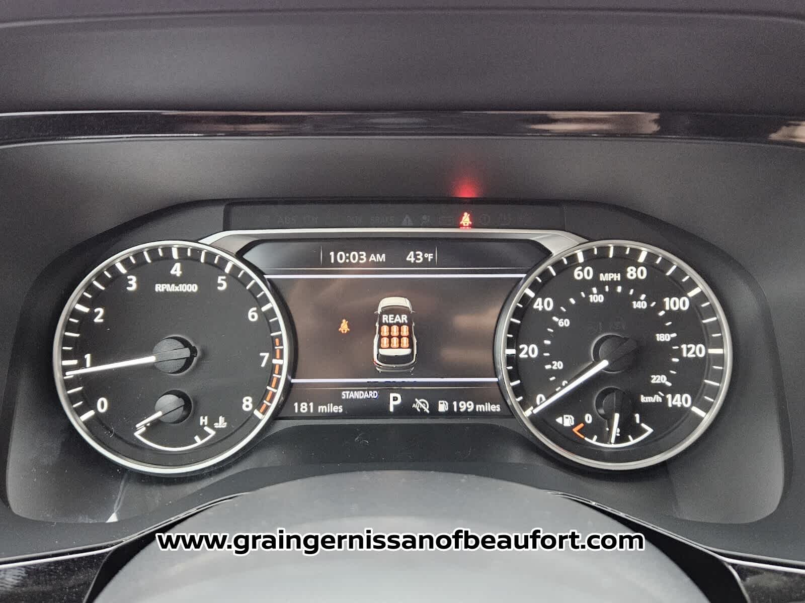 2025 Nissan Pathfinder SV