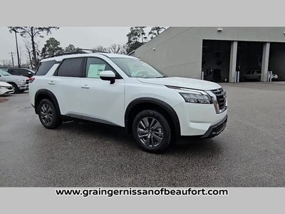 2025 Nissan Pathfinder SV