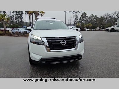 2025 Nissan Pathfinder SV