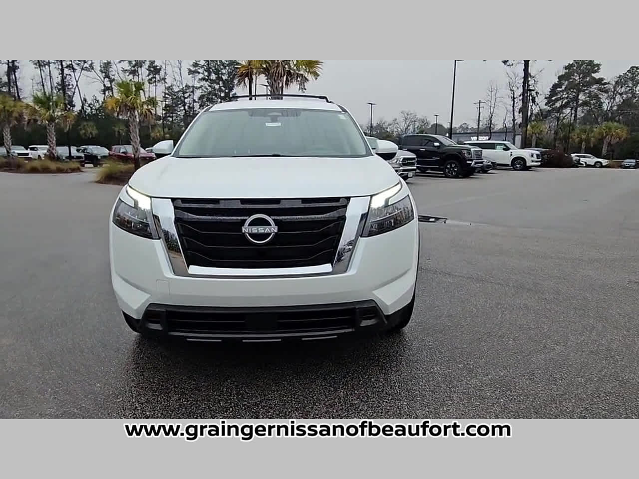 2025 Nissan Pathfinder SV