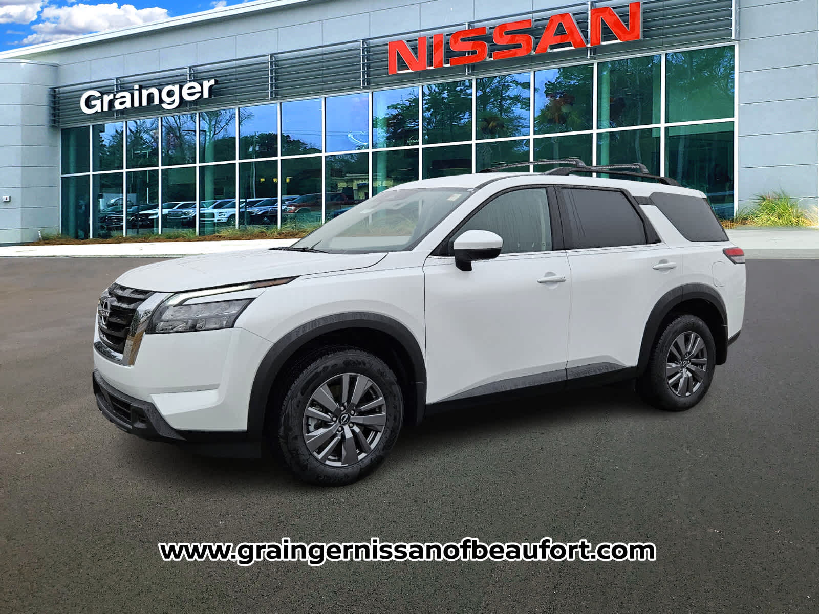 2025 Nissan Pathfinder SV