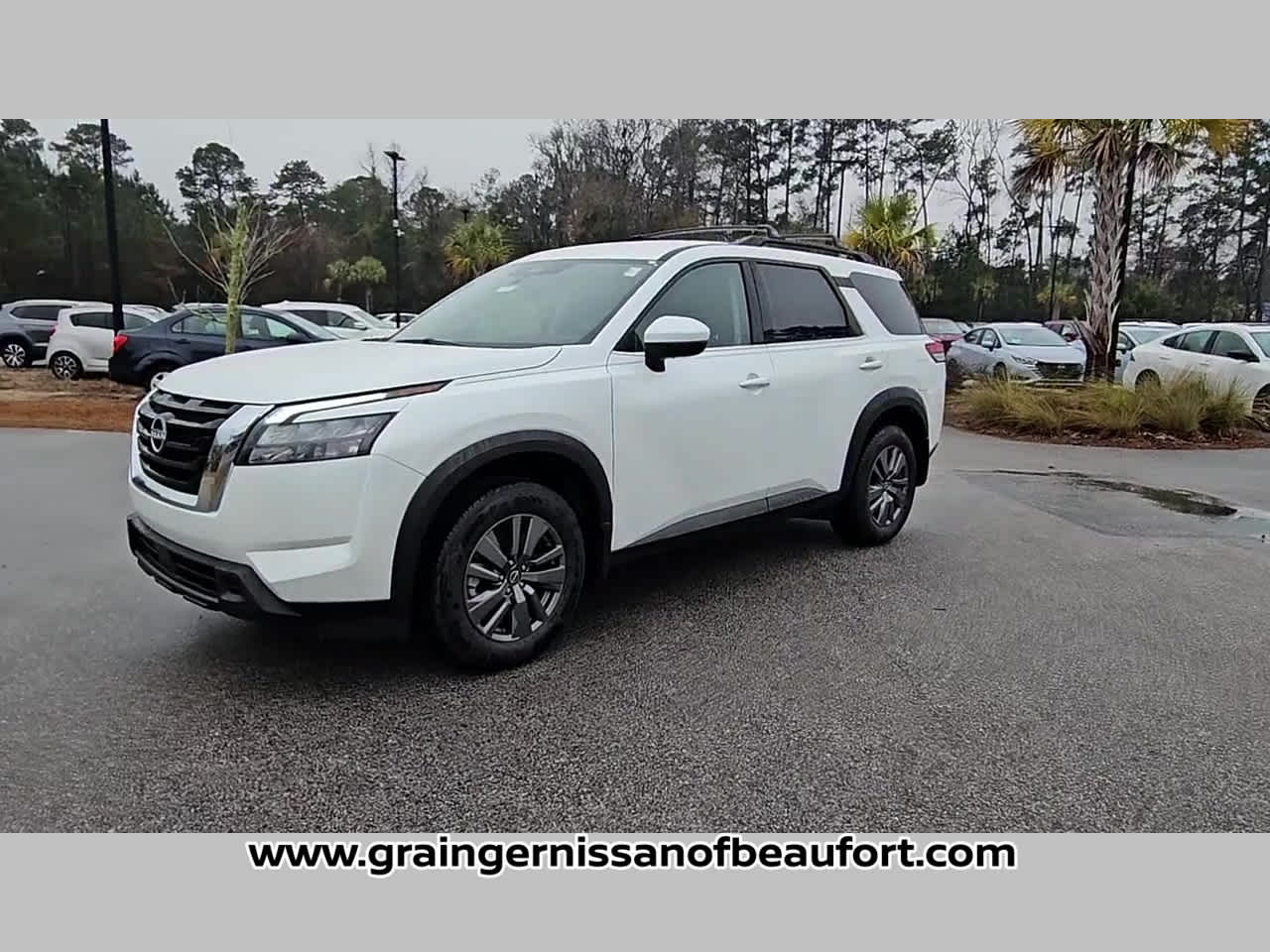 2025 Nissan Pathfinder SV