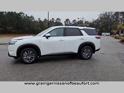 2025 Nissan Pathfinder SV