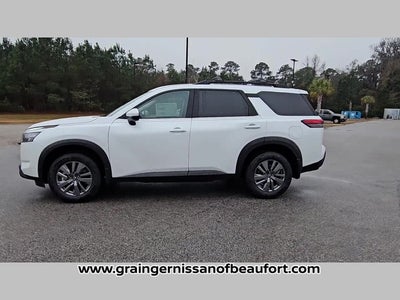 2025 Nissan Pathfinder SV