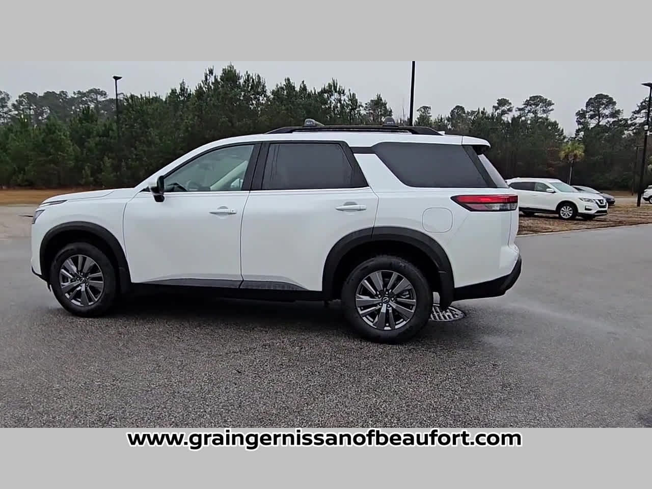 2025 Nissan Pathfinder SV