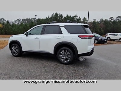 2025 Nissan Pathfinder SV