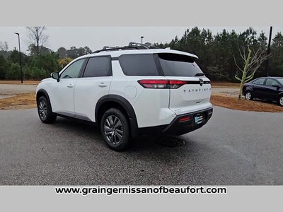 2025 Nissan Pathfinder SV