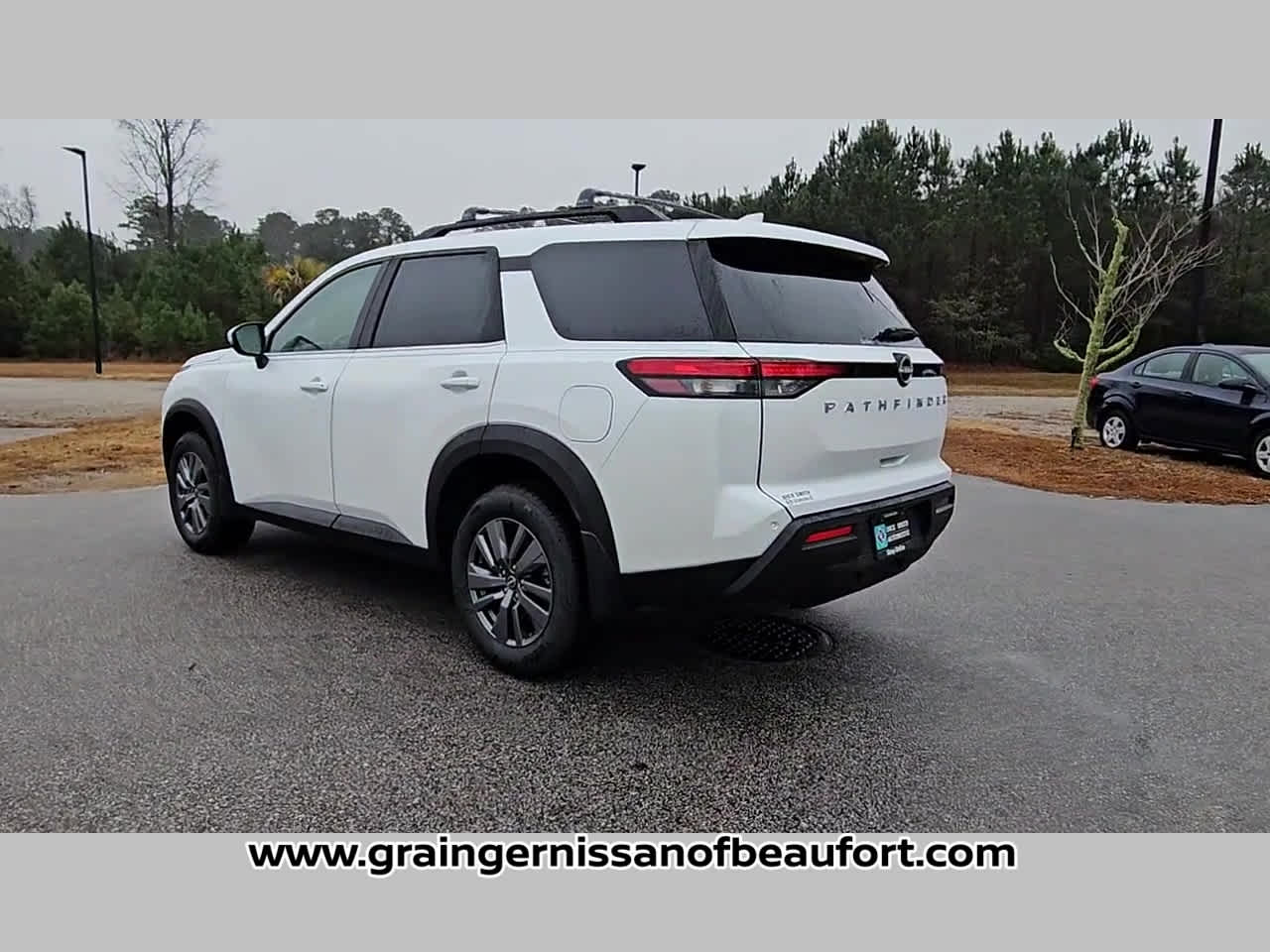 2025 Nissan Pathfinder SV