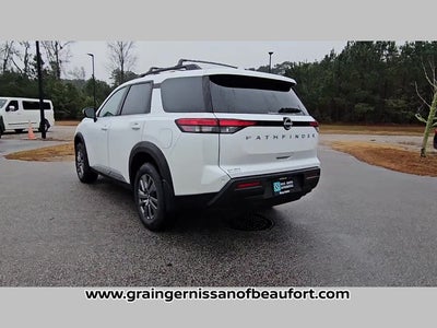 2025 Nissan Pathfinder SV