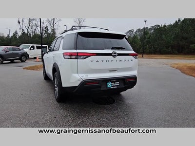 2025 Nissan Pathfinder SV