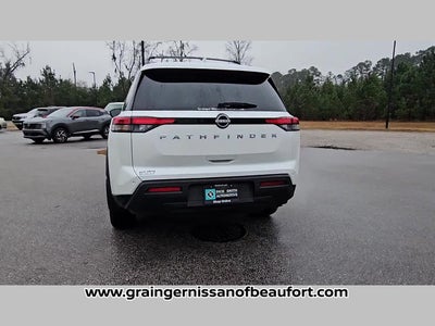 2025 Nissan Pathfinder SV