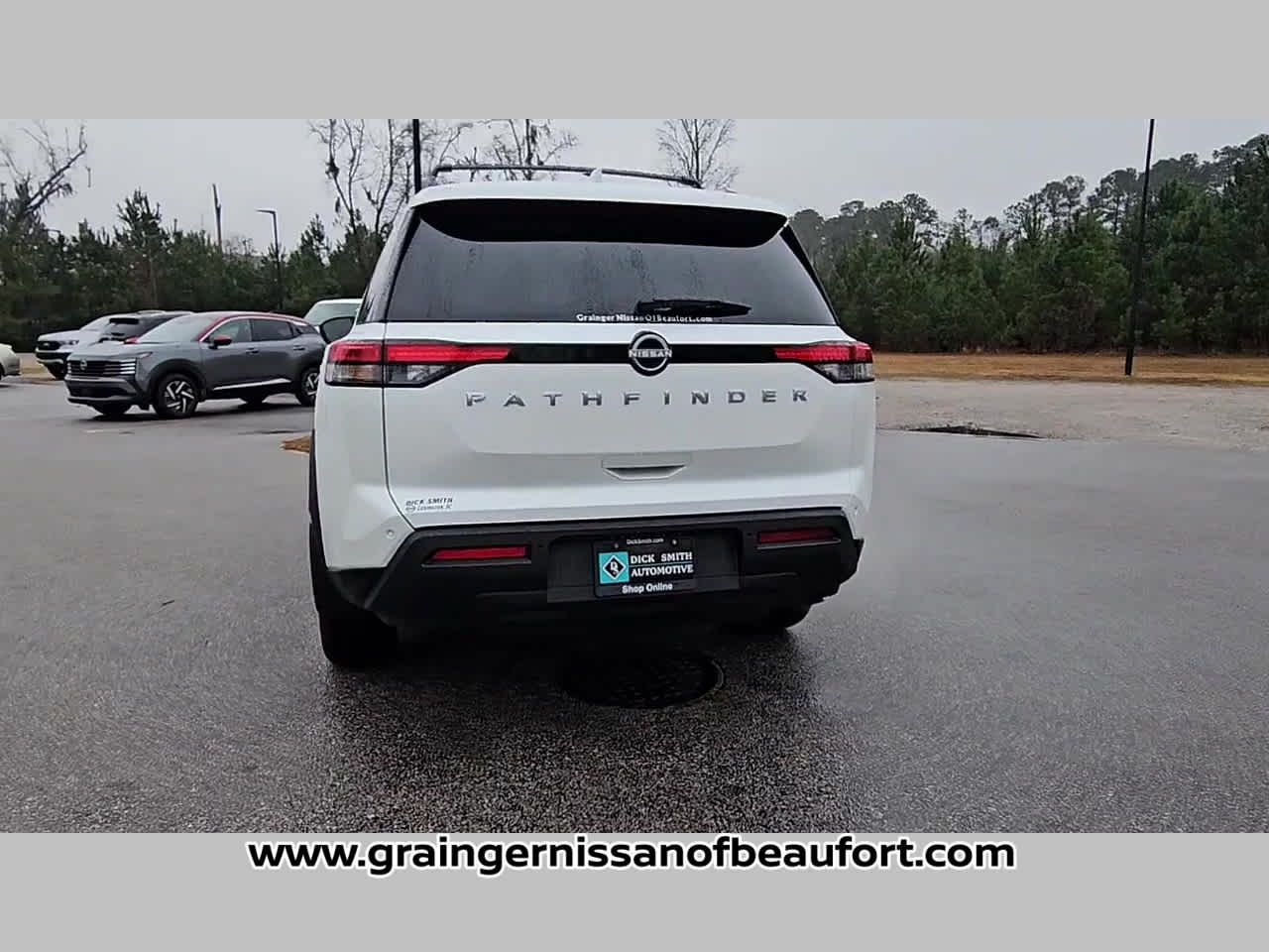 2025 Nissan Pathfinder SV