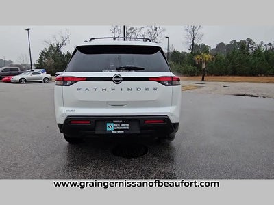 2025 Nissan Pathfinder SV